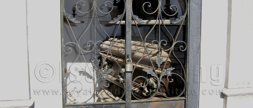 Coffin can see in the main entrance of the grave